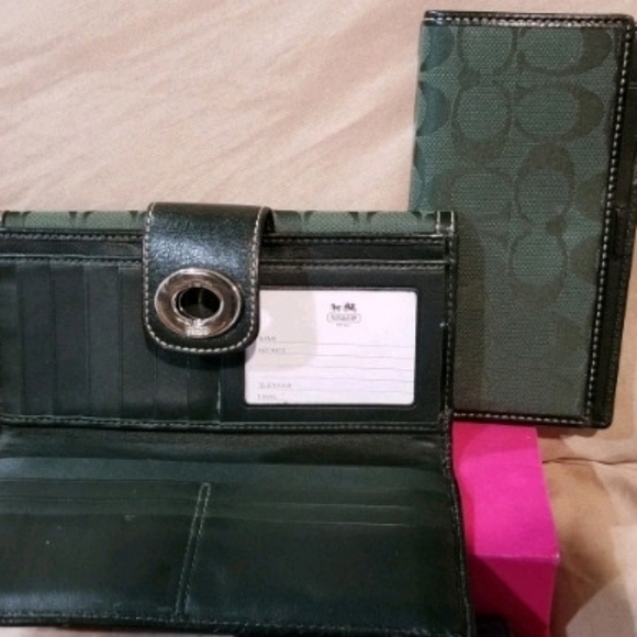 Coach Wallet Forest Green - Picture 5 of 8